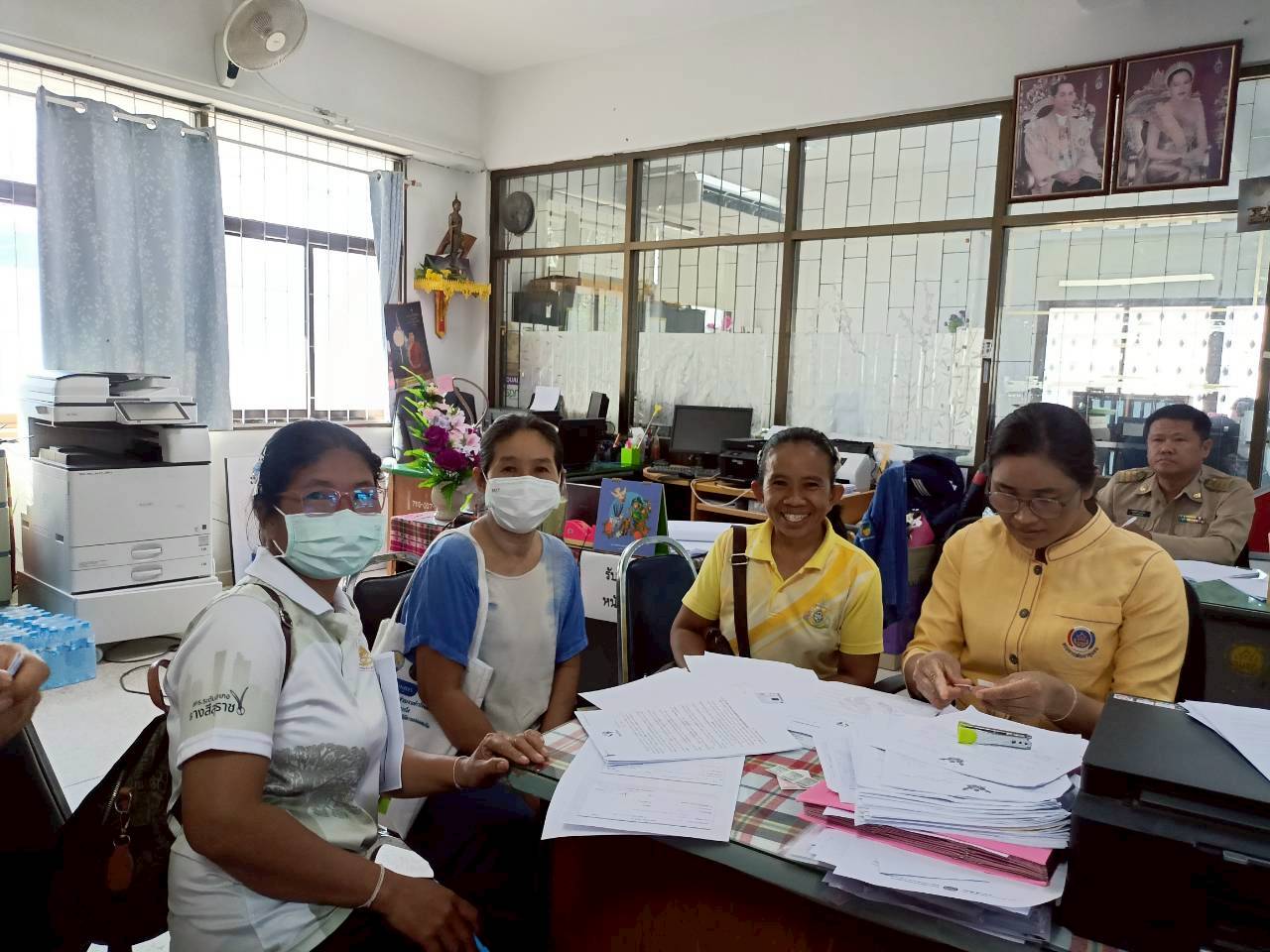 📢 พช.ยางสีสุราช จังหวัดมหาสารคาม : ทำสัญญากู้ยืมเงินกองทุนพัฒนาบทบาทสตรีให้กับกลุ่มสตรีที่ได้รับอนุมัติโครงการฯ ประเภทเงินทุนหมุนเวียน และประเภทเงินอุดหนุน อำเภอยางสีสุราช จังหวัดมหาสารคาม